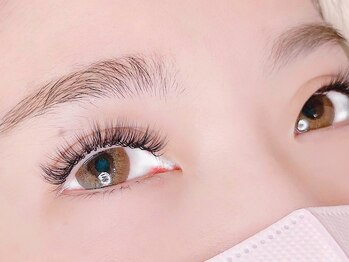 ミニュイ(Minuit)の写真/自然なのにしっかり束感と目元のボリュームをUP!80束¥4900持続力と着け心地にこだわったマツエク