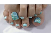 ネイルサロン ビューティーマジック 川口店/リーフ柄フットネイル