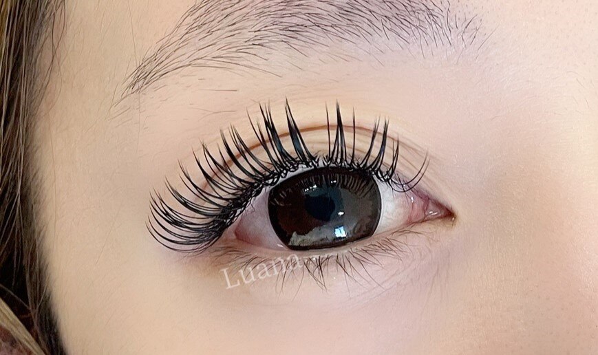 新品★ LENA LASHES★ 4ペア 上質なまつげ★ 再利用可能♪♪♪ 新品☆ LENA LASHES☆ 4ペア 上質なまつげ☆ 再利用可能♪♪