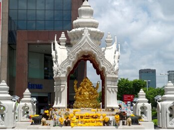 アジアンリラクゼーション ヴィラ 福岡東店(asian relaxation villa)/トリムルティの祠/ガネーシャ像