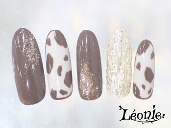 レオニー(Leonie)/牛柄ネイルデザイン