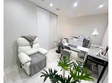 エクラ(ecla)の雰囲気（白を基調とした明るい店内です♪手洗いスペースも完備◎）