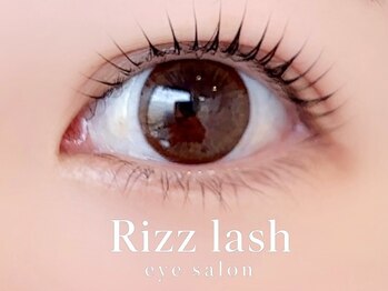 リズラッシュ(Rizz lash)の写真/《あなたはどっち?》軽いつけ心地のフラットラッシュ/自まつ毛派には自然な華やかさのパリジェンヌも◎