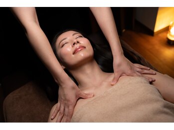 美容整体ヒーリングスクウェア/デコルテのケア