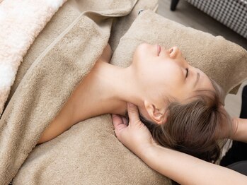 フェアリッシュ(fairish)の写真/首肩から頭の血行を改善し、眼精疲労・頭痛改善◎【ヘッドスパ+眼精疲労,首肩フェイシャル90分¥11000】