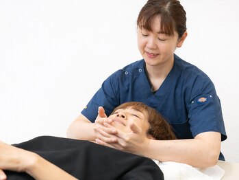 ハンズ治療院 整骨院の写真/【小顔矯正＆骨格骨盤矯正が¥3850】顔だけでなく身体全体にアプローチ☆元に戻りにくいキレイな小顔に！