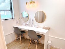 ルピナス(Lupinus)の雰囲気(Refaのアイロンやコテをご用意しており、お化粧直しも可能です。)