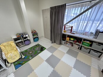 クララ カスガイ(CLALA Kasugai)の写真/お子様と一緒に、綺麗を楽しむサロン!キッズルームをご使用の際は、事前に必ずお電話にてご確認ください◎