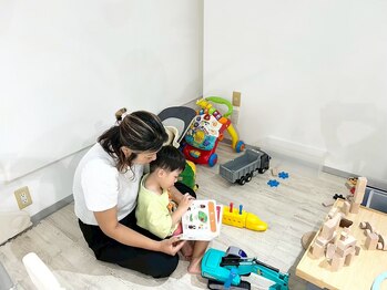サリュー 町田(salut)の写真/【お子さま連れ大歓迎★】ママの“キレイ”と“リラックス”を叶える、キッズスペース完備のご褒美サロン♪