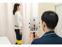 整体ラテラルの雰囲気（姿勢分析ソフト用いて客観的にお悩みの原因を分析いたします。）