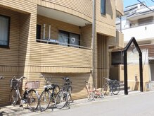 リボーン(be reborn)/〈5〉直進し【左側3件目の建物】