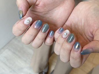 ネイルズ ララ(nails Lala)/ブルーとカーキ。