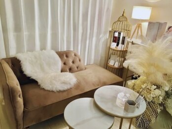ラ フルール 陣原店の写真/【完全個室】癒し＆贅沢なら当サロンへ♪アロマを一人ひとりに合わせてブレンド＊自律神経系のお悩みにも◎