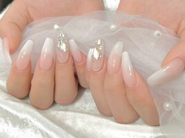 白グラ埋め尽くしネイル