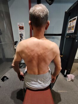 クルー ジム24(CREW GYM24)/ご高齢でもこの背中のシェイプ