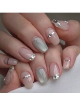 エクラン(Ecrin)/大粒ビジュー×透け感ネイル