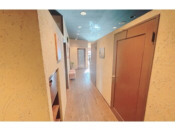 からだプラス元気 上野御徒町店(からだplus元気)/個室が4部屋あります。