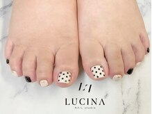 ネイルスタジオ ルキナ(LUCINA)/c-410 大人可愛い水玉ネイル