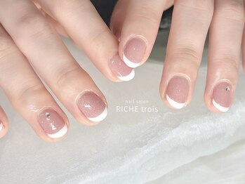 春定番！白フレンチネイル