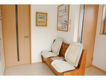 足立カイロプラクティック/腰の悪い方でも楽に座れる椅子