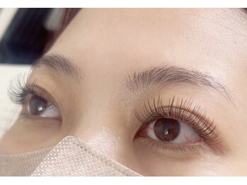 フクゥ(HUQUE+[])の写真/下まつ毛もLEDで！高持続LEDフラットラッシュで叶う持ちの良さ、軽さ＆朝のメイク時間に！梅雨時期に最適＊