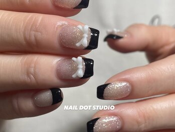ネイルドットスタジオ 堺筋本町(NAIL DOT STUDIO)/ラメ×黒フレンチ