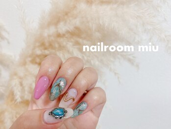 ミウ(miu)/turquoise nail