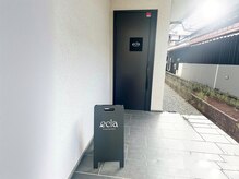 エクラ(ecla)の雰囲気（駐車場の奥に入り口があります。看板を目印にお入りください♪）