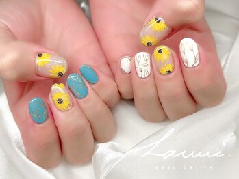 ラウミー(Laumi)/ひまわりネイル