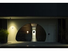 デルタエヌピー63+(δnp63+)/夜の外観【小顔/薬院/福岡】