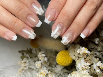 サロンドフォーエイチ(salon de 4H)/王道×フラワーフレンチネイル