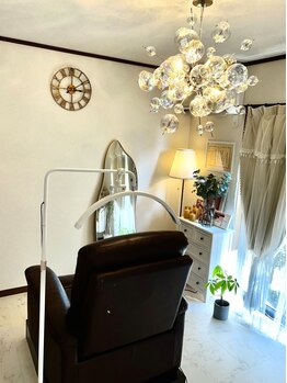 リル(Rire)の写真/《完全個室のプライベート空間》周りを気にせずにリラックスできるのが嬉しい♪丁寧な施術で理想の目元に☆