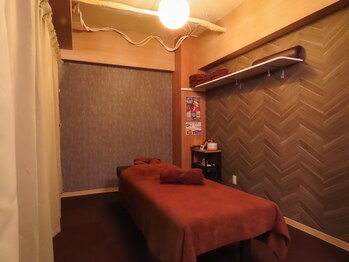 ほぐしやす 野方/広々とした半個室の施術室