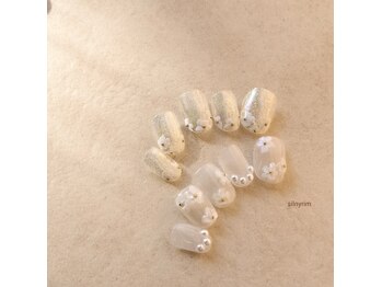 シルニー リム(Silny rim)/アシンメトリーニュアンスネイル