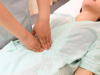 漢方整体院/施術*腸もみ