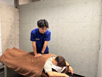 ゼロスポ鍼灸 接骨院 戸塚/猫背さスマホ首の姿勢改善へ！