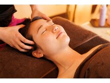 頭蓋骨小顔矯正からスタートします。これだけで小顔になる！？