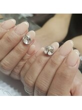 ネイルズビー 国府店(Nail's be)/ｖカットスワロフスキー