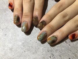 秋っぽニュアンスネイル