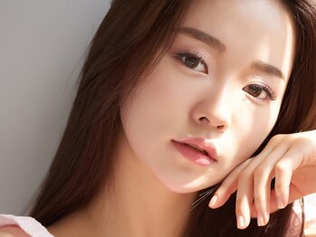 サニーヒルズ 辻堂(Sunny hills with MAQUIA)の写真/まつ毛の悩み解決！自然なまつ毛パーマ、根元立ち上げ、華やかマツエク。プロの提案で理想の目元へ◎