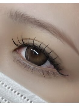 トータルビューティー ララ(Total Beauty RARA)の写真/【話題の"LEDマツエク"すぐ濡らしてもOK◎】ネイルと同時施術OKすぐ取れる方必見！圧倒的モチを体験下さい