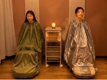 サンワアロアロ(Sanwa AloAlo)の写真/今話題の《おかま直伝よもぎ蒸し》で健康的に美しく♪女性特有のお悩みやお肌のお悩みにも◎