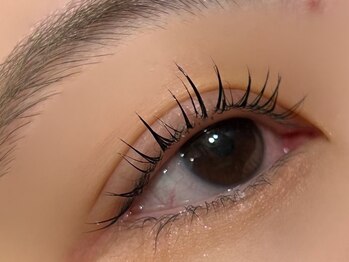 ルルバイアズール 草加店(LULU by azule)の写真/[束感マツパで可愛い目元に]根元から立ち上げるパリジェンヌ、目尻が緩やかカールのメーテルロットも人気♪