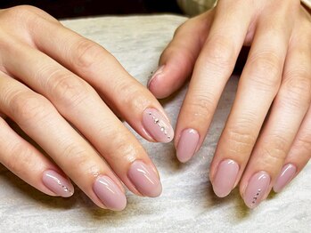 レガート(Legato)の写真/大人の抜け感ネイルを定額で。月ごとに変わる旬デザインで、卒入学シーズンの装いをさりげなく華やかに♪