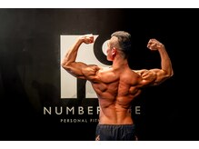 ナンバー ワン(Number One)/小野トレーナーの背中