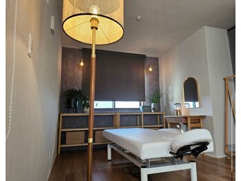 private salon CREBIA【クレビア】の写真/【お子様連れOK】初めての方も安心。美容看護師×AEA認定士が、お肌のお悩み解決をマンツーマンでサポート