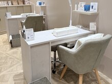 スパネイル 自由が丘ミューズスクエア店の雰囲気（フットメニューは人気のソファでゆったり施術♪（予約時要確認））