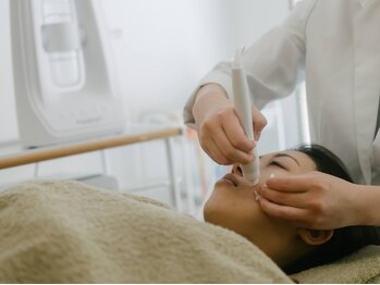 アキュネ 福岡薬院店(acune)の写真/【黒ずみいちご鼻にお悩みの方!】毛穴洗浄+ピーリング+美容液導入¥13000→¥5980★本格施術でスッキリ爽快!