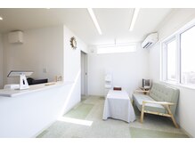リセット 苫小牧/室内は陽の光が入り明るい雰囲気