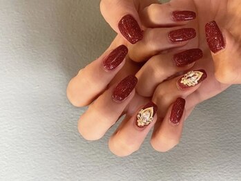 ネイルサロン フィフスアベニュー(Fifth Avenue)の写真/ワンポイントで流行を取り入れる☆ストーンやアート、人気のパーツ等OK！シンプルジェル アート2本付6600円